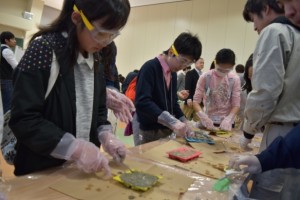 固くて強いコンクリートで、いろいろな形のコンクリートキャラクター作りに挑戦!