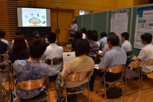 カリキュラムやコース、研究内容、就職状況など各学科の特色を紹介する学科説明会。