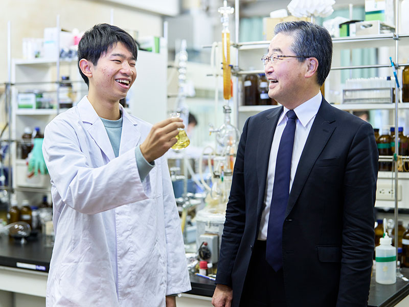 Look up to Senpai 生命応用化学科 坂口暁都さん10