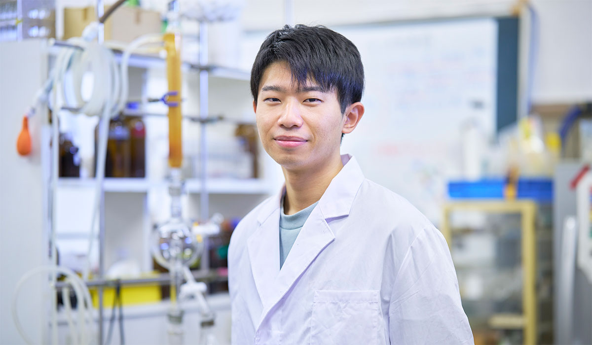 Look up to Senpai 生命応用化学科 坂口暁都さん09