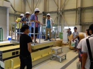 学科別見学ツアーでは最先端の施設や実験室を見学