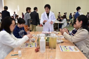 濁った水がみるみるキレイな水に生まれ変わった!ペットボトル浄水器に感動!!