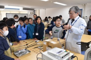 目指せドクターX!手術室の機械を使って遠隔操作で手術にチャレンジ!