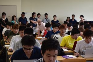 講義形式の授業参観の様子。