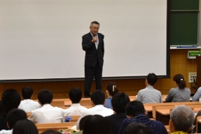 オープニングでは出村克宣工学部長がご挨拶