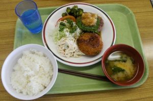 人気の日替わりランチはボリュームも満点!